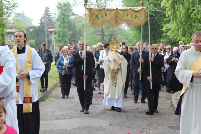 Procesja Bożego Ciała w parafii św. Elżbiety w Cieszynie