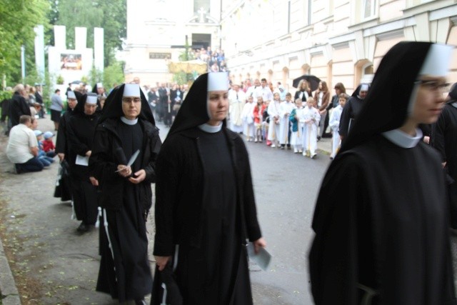 Procesja Bożego Ciała w parafii św. Elżbiety w Cieszynie