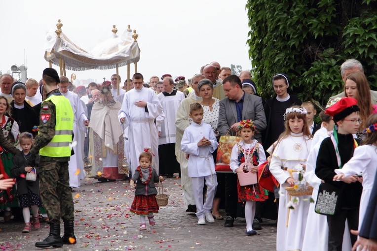 Boże Ciało 2016 - procesja z Wawelu na Rynek Główny 