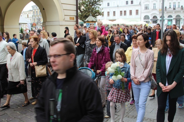 Procesja Bożego Ciała w parafii św. Marii Magdaleny w Cieszynie