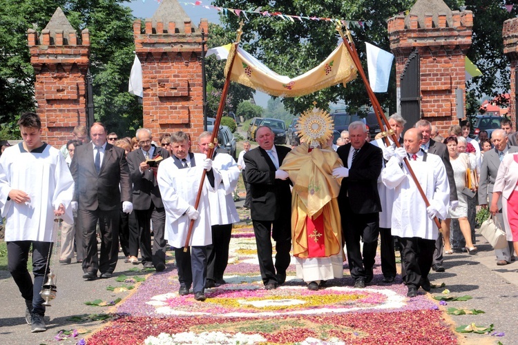 Procesja Bożego Ciała w Oporowie