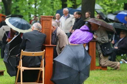 Pielgrzymka mężczyzn do MB Piekarskiej - cz. 1