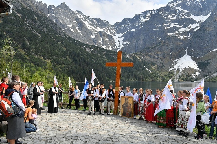 Z widokiem na góry