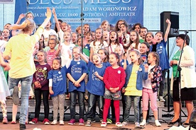 Wraz z zespołem  Deus Meus wystąpił chór złożony z dzieci  z parafialnych scholi.