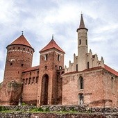 Zamek w Reszlu powstał w latach 1350–1401. Obecnie mieści się tam Muzeum Warmii i Mazur.