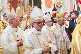 ▲	W Eucharystii dziękczynnej za lata życia i posługi abp. Pylaka uczestniczyło wielu gości.