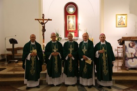 Członkowie grupy kontaktowej episkopatów Polski i Niemiec