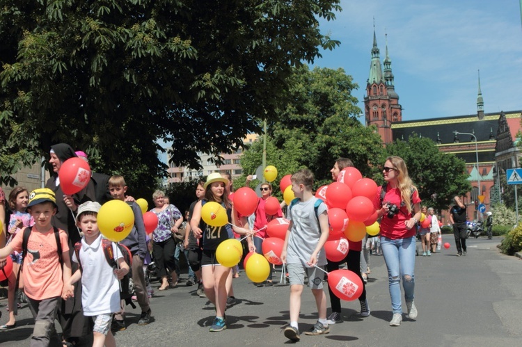 Dziecięco w parku miejskim