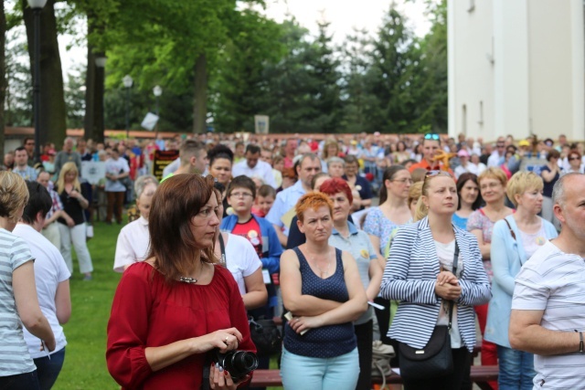 Pielgrzymka Fundacji im. Brata Alberta w Rychwałdzie