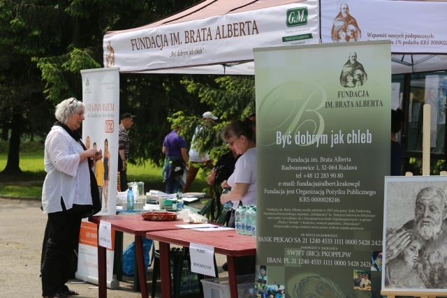 Pielgrzymka Fundacji im. Brata Alberta w Rychwałdzie