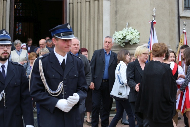 Ostatnie pożegnanie śp. ks. inf. Stanisława Dadaka w Wilamowicach