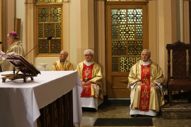 Ostatnie pożegnanie śp. ks. inf. Stanisława Dadaka w Wilamowicach