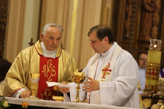 Ostatnie pożegnanie śp. ks. inf. Stanisława Dadaka w Wilamowicach