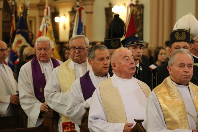 Ostatnie pożegnanie śp. ks. inf. Stanisława Dadaka w Wilamowicach