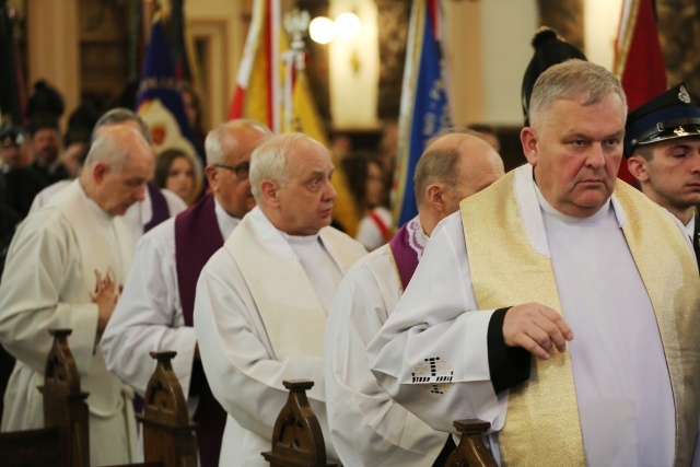 Ostatnie pożegnanie śp. ks. inf. Stanisława Dadaka w Wilamowicach