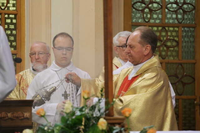 Ostatnie pożegnanie śp. ks. inf. Stanisława Dadaka w Wilamowicach