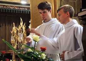 Po Mszy św. każdy mógł uczcić relikwie św. Faustyny i św. Jana Pawła II