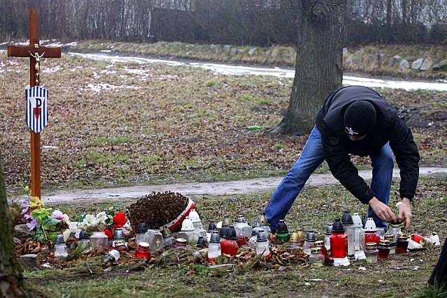 Krzyż na żydowskim cmentarzu