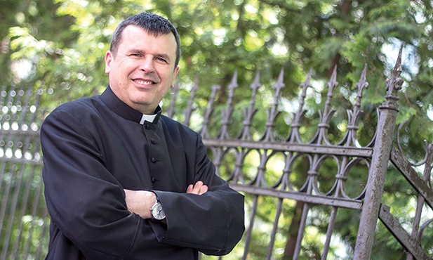 – Pierwsza fala katechetów z lat 90., kiedy religia wróciła do szkół, powoli przechodzi w stan spoczynku – mówi ks. Marek Żmudziński.