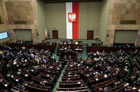 PiS za projektem KOD. PO i N przeciw
