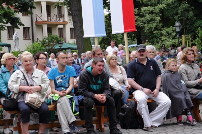 Talerz Miłosierdzia z Gwiazdami 