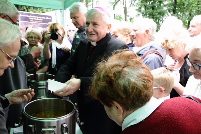 Talerz Miłosierdzia z Gwiazdami 