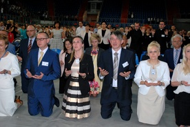 Wspólnota Przyjaciele Oblubieńca wpisuje się w nurt nowych wspólnot w Kościele katolickim, które wyrosły z doświadczenia Odnowy Charyzmatycznej. 