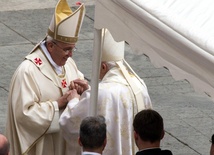 Franciszek na 65-leciu święceń Benedykta XVI