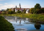 Kodeń. Cisza, spokój. Zegarek w komórkach automatycznie przeskakuje do przodu o godzinę, dostrajając się do białoruskiej sieci.