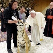 Tygrys i czarna pantera u papieża