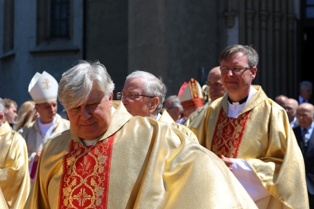 Poświęcenie pomnika św. abp. Bilczewskiego w Wilamowicach