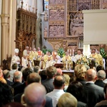 Poświęcenie pomnika św. abp. Bilczewskiego w Wilamowicach