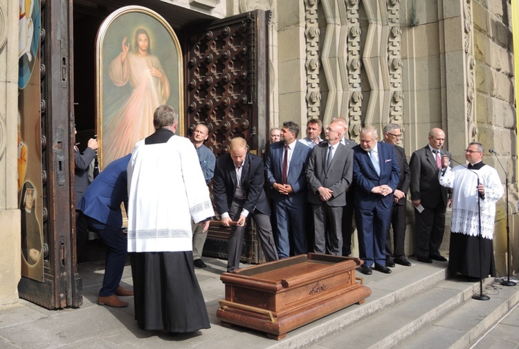 Pożegnanie Znaków Miłosierdzia w katedrze św. Mikołaja w Bielsku-Białej