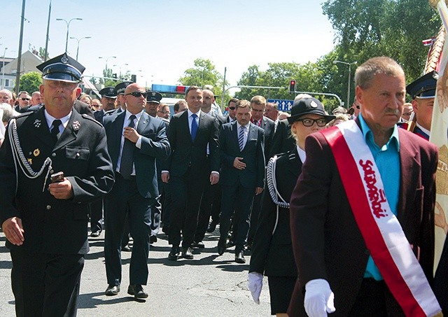 W uroczystościach wziął udział prezydent Andrzej Duda i przewodniczący „Solidarności” Piotr Duda. Na zdjęciu: przemarsz ze Stanisławówki na Stary Rynek.