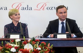 Duda: Naukę w gimnazjach wydłużyć albo je zlikwidować