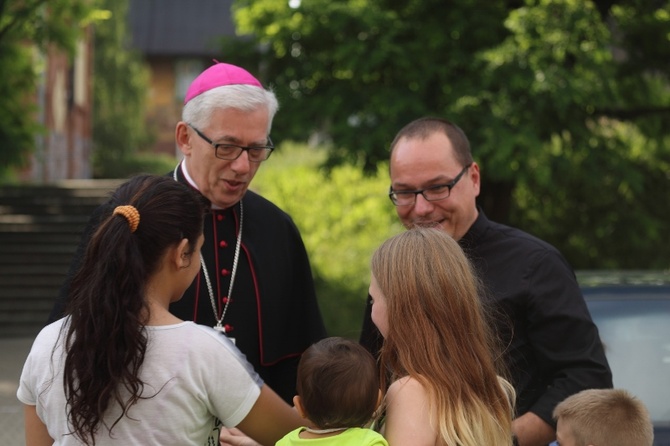 Abp Wiktor Skworc na osiedlu Kaufhaus