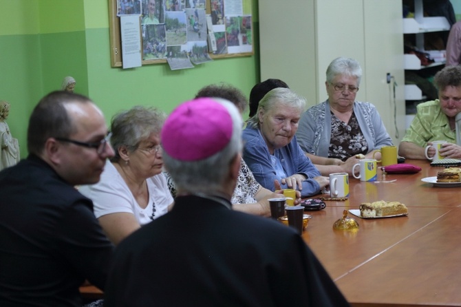 Abp Wiktor Skworc na osiedlu Kaufhaus