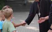 Abp Wiktor Skworc na osiedlu Kaufhaus