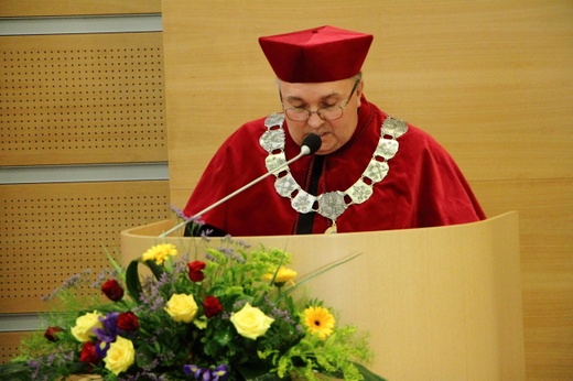 Doktorat h.c. UPJPII dla ks. prof. Michała Hellera