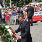 Prezydent Andrzej Duda składa wieniec przed pomnikiem W. Korfantego w Katowicach