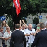 Prezydent Andrzej Duda składa wieniec przed pomnikiem J. Piłsudskiego w Katowicach