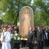 Procesja do kościoła w Domosławicach