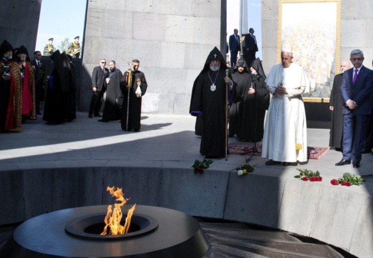 Papież złożył hołd ofiarom rzezi