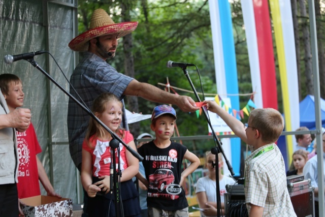 Piknik rodzinny w bielskiej parafii NSPJ 2016