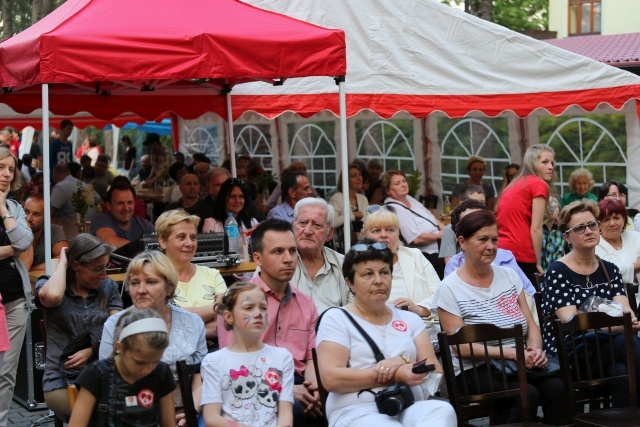 Piknik rodzinny w bielskiej parafii NSPJ 2016