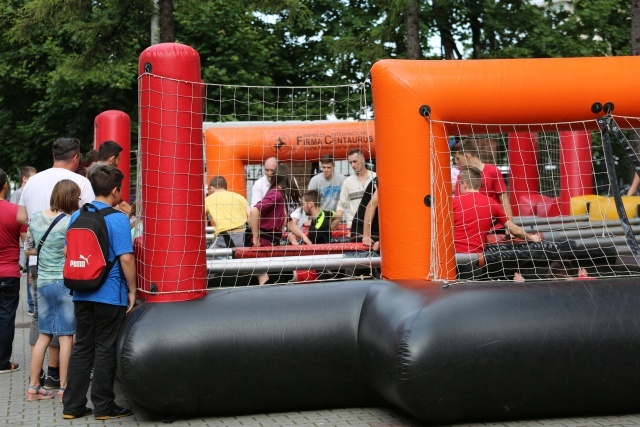 Piknik rodzinny w bielskiej parafii NSPJ 2016