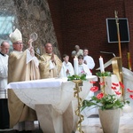 Abp Skworc błogosławi wizerunek Niepokalanej Jutrzenki Wolności w Katowicach