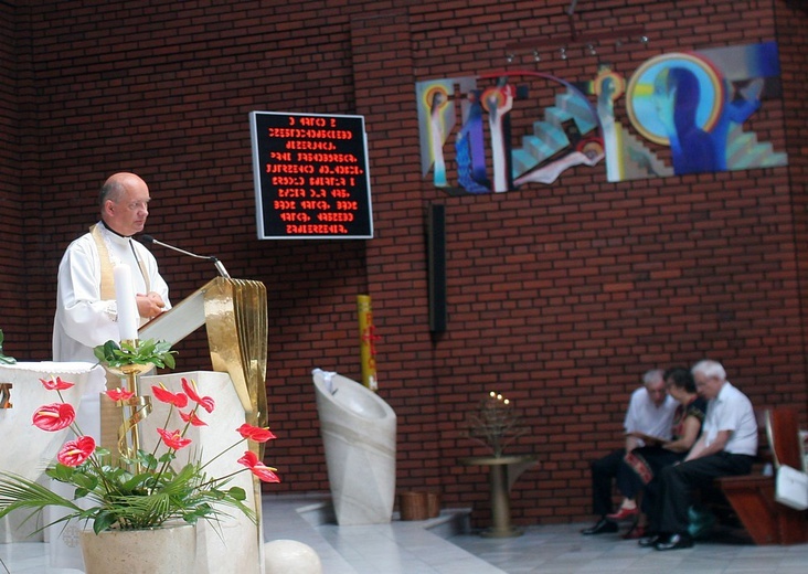 Abp Skworc błogosławi wizerunek Niepokalanej Jutrzenki Wolności w Katowicach