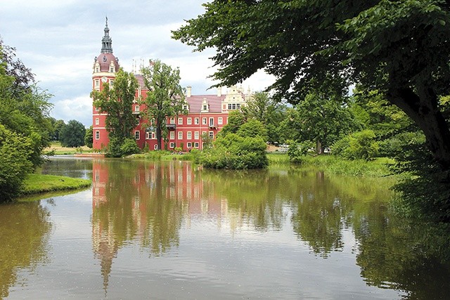 ▲	Nowy Zamek w Bad Muskau (Mużaków).