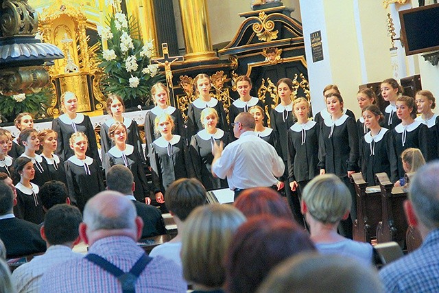 Koncert w wykonaniu Dziewczęcego Chóru Katedralnego „Puellae Orantes” w tuchowskim sanktuarium odbył się 25 czerwca.